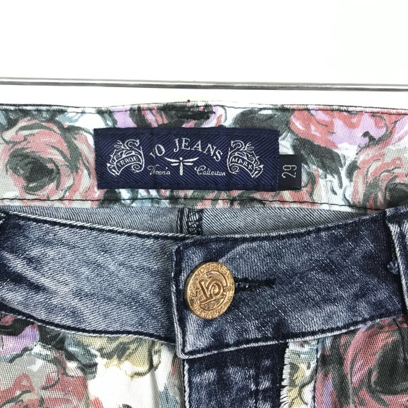 VO JEANS | Mossimo | Floral Accent Jean Shorts (2) - Picture 14 of 17